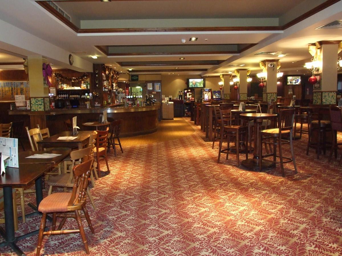 The Golden Acorn Wetherspoon Hotel Glenrothes Eksteriør billede