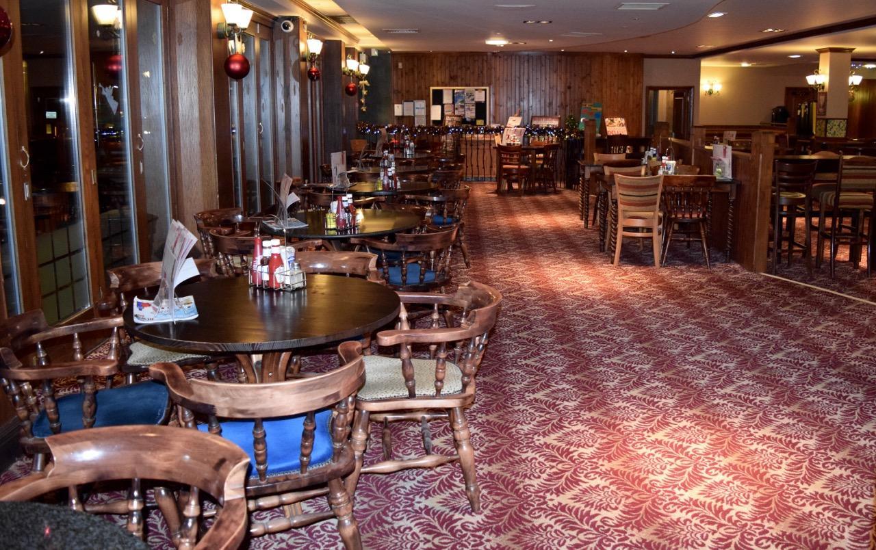 The Golden Acorn Wetherspoon Hotel Glenrothes Eksteriør billede